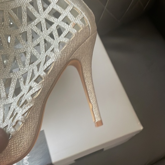 Metallic sliver booties - Picture 3 of 4